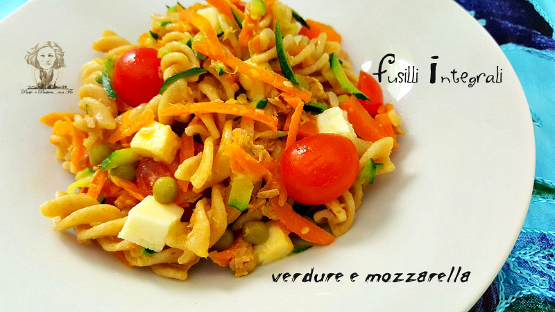 Insalata di pasta verdure mozzarella e pomodorini... fresca e veloce